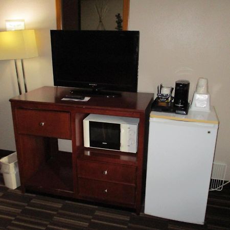 Super 8 By Wyndham Madison Hotell Eksteriør bilde