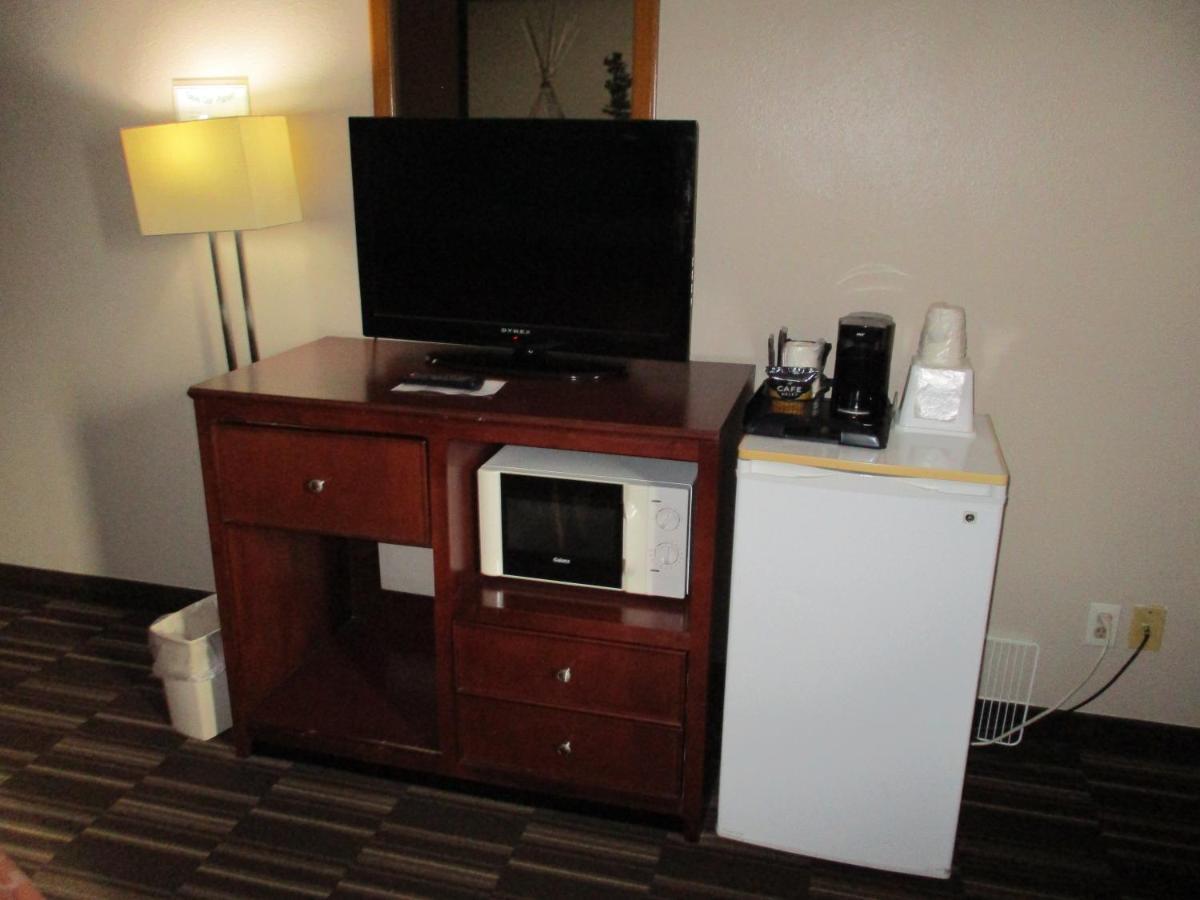Super 8 By Wyndham Madison Hotell Eksteriør bilde